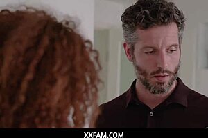 Kurvige Reife Deutsche Hausfrau Verführt Den Schüchternen Handwerker Zum Sex