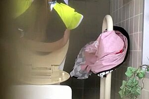 uhh, i think this japanese toilet vid part 2 gonna be real weird n wild