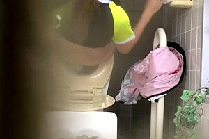 uhh, i think this japanese toilet vid part 2 gonna be real weird n wild