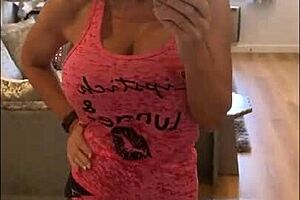 sophie james milf flaunts her tight body in leggings