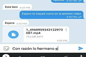 Infiel descubierta le toca mostrarse y baila en la ducha