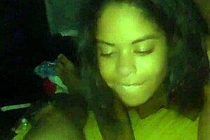 gostosa no acampamento goza dentro da bucetinha pov