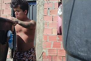 Ebony amateur convinces neighbor with horny pussy licking and homemade cum masturbation