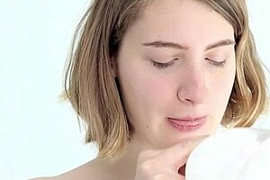 Young Looner Babe Pops Balloon