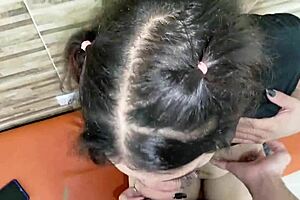 ¿por qué la madrastra mayor le chupa la polla enorme a su hijastro? madrastra madura latina de tetas pequeñas quiere la leche de su hijastro en su boca - porno en español