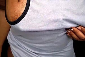 Ebony Girl Tempts With Beautiful Tits