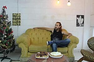 Novinha wants menage with two cocks on Christmas night, sucking and fucking without condoms.