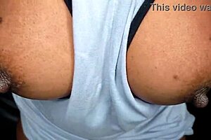 Ebony Girl Tempts With Beautiful Tits