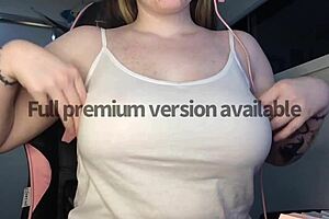 Old model shows off big tits in tight white singlet