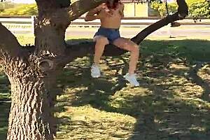 Meando desde un arbol en la Gral Paz, quite a funny sight