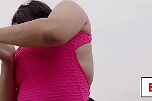 latina water seller wants to fuck me, puts my cock in her mouth