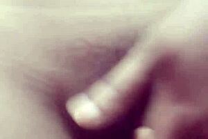 indian girl does solo masturbation in bedroom