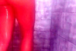 The young neighbor sent a video of her big ass in the bath 😘