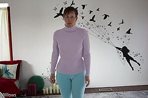 Learn to appreciate a sexy amateur's hairless pussy and big ass in lesson 325