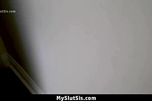 Stepbro fucks stepsis on live cam 😏