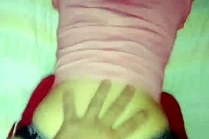 18-Year-Old Colombian TikToker Twerks in Full Online Video