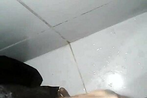 Watch this amateur masturbate to a massive orgasm. What a gozada!