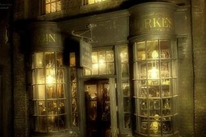 that hentai girl from the train gets rough with the magician! 😏