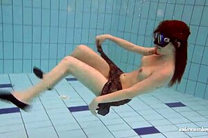 i love showing off my big tits underwater with brunette mia