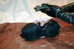 i massage the sex doll's tits and finga her till she squirts