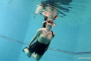 i love showing off my big tits underwater with brunette mia