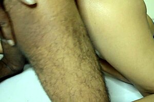 दोस्त की बहन को होटल में खूब चोदा, close up creampie और big cock action