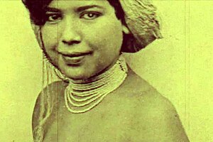 vintage women from around the world sharing stories