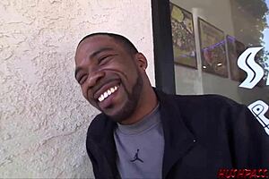 Beautiful big ass pickup kissing leads to orgasm facial