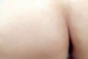 the young japinha wife twerks and shows her ass in the motel bathtub