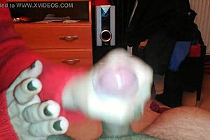 Hey, wanna see how I stroke this out for a wild finish? I got this amateur clip just waiting for your eyes to feast on!