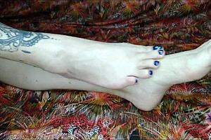 i pour oil on my feet and jerk you off