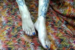 i pour oil on my feet and jerk you off