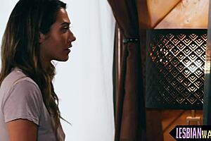 Lesbian queening pussy licking