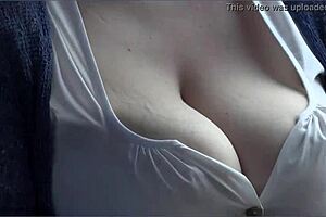 SAGGY NATURAL BIG TITS BOUNCE IN PUBLIC DOWNBLOUSE