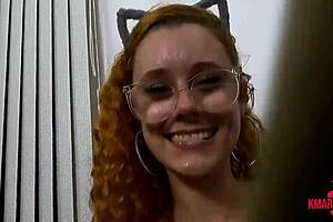 safadinhas brincando com os pés e suas bucetinhas gostosas 😈