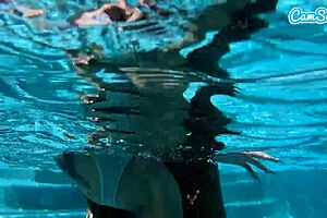 Damn, hot teen 18+ amateur pounded by huge BBC underwater! What a wild ride!