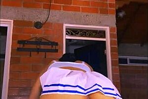 La hijastrastra estaba tan estrecha que él tenía que ir despacio para no lastimarla pero una vez que ella se relajaba se entregaba por completo