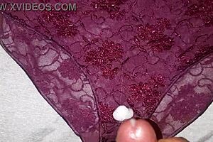 me masturbating with my best friend's used lace panties 😏💦