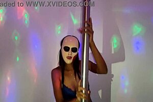 sexy latina amateur dances on the pole with big ass 😍