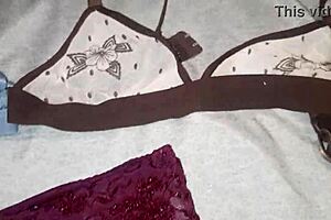 me masturbating with my best friend's used lace panties 😏💦