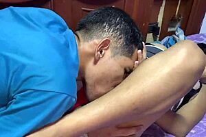 mi hermanastro quiere que me lo folle para dejarme salir con mis amigas