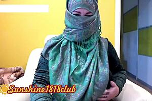 Hey, wanna see my big Arab boobs live?