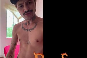 twink gozando solo in gay scene