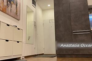 exhibitionist girl flashes delivery guy with something spicy to see