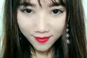 vietnamese girl on uplive talkshow livestream sharing stories with audience