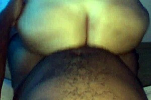 Hot girl sits and twerks her big ass