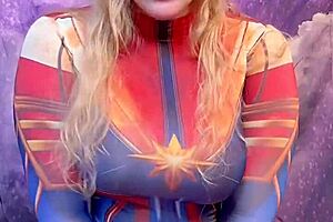 fat cosplay babe rides ebony dildo