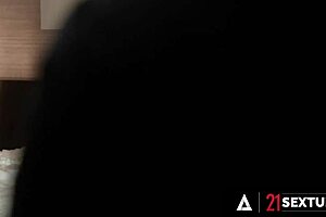 21 Sextury - Busty Milf Shalina Devine Gets Her Wet Pussy Fucked Deep By A Big Cock