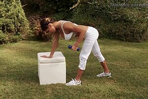 cinthia fernandez does arm exercises for body secrets