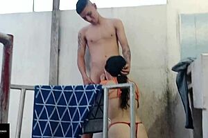 una mamada de otro nivel me hace mi hermanastra